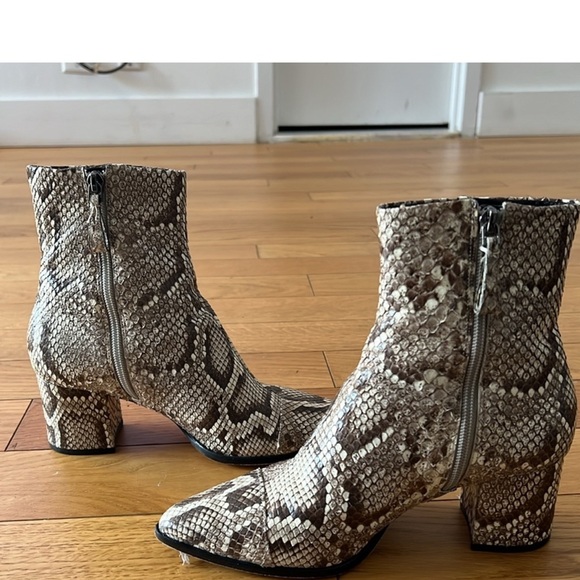 Alexandre Birman Snakeskin Animal Print Boots - Picture 4 of 5